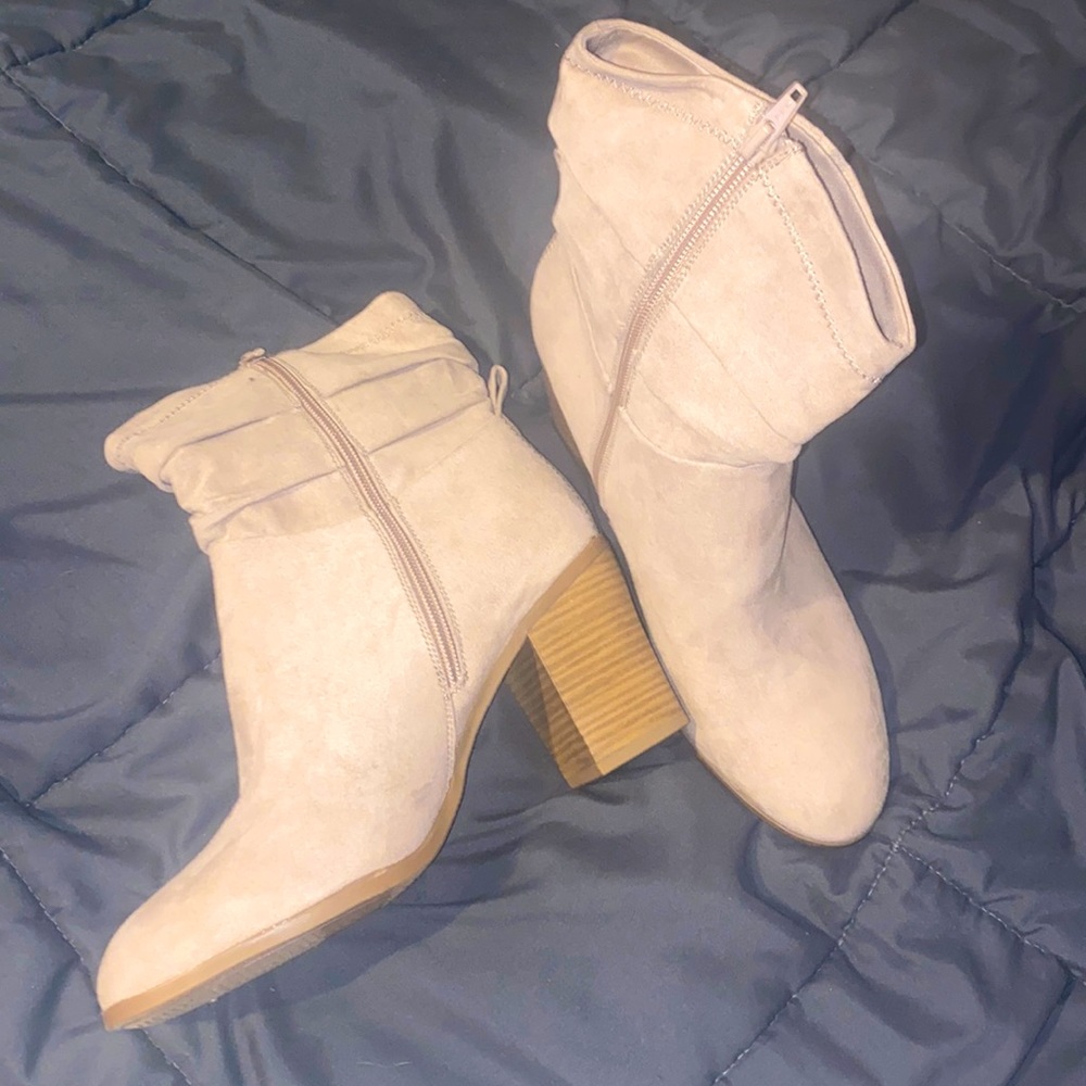 NWOT Tan heeled boots. Size 9.5